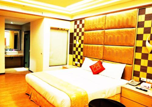 a bedroom with a large bed and a telephone at Borabora B&B in Nanwan