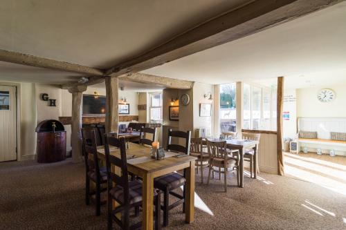 Restorāns vai citas vietas, kur ieturēt maltīti, naktsmītnē Greyhound Inn Wilton