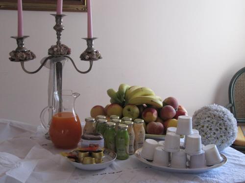 a table with a plate of fruit and juice at B&B Macchia d'Olmo in Capaccio-Paestum