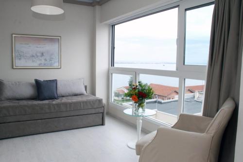 Area soggiorno di Waterfront Luxury Sea View Apartment