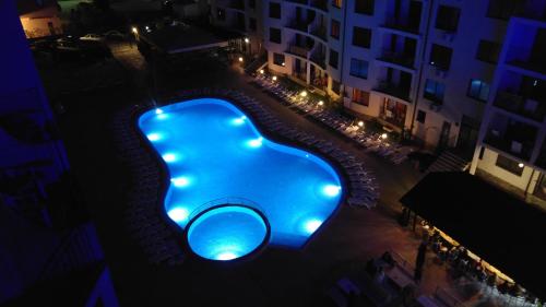 Baseinas apgyvendinimo įstaigoje Avalon Apartament arba netoliese