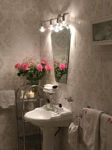 Phòng tắm tại Rossmanagher House