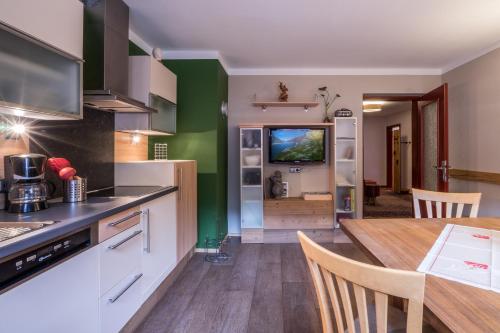 Kuchyň nebo kuchyňský kout v ubytování Appartements Rieser - im Herzen von Mayrhofen - sonniger Balkon - 3 Schlafzimmer