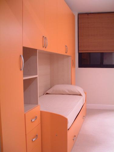 Llit o llits en una habitació de Triton Apartment
