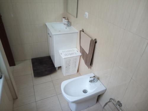 Kúpeľňa v ubytovaní Janelas da Praia