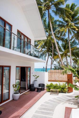 Veli Vilaa Dhiffushi - Beachfront