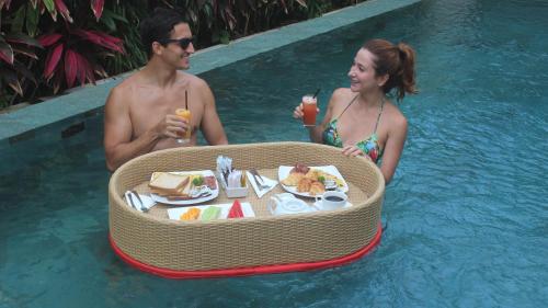 Comida en o cerca de esta villa