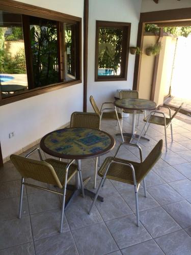 two tables with chairs and tablesearcheracersacersacersngthngthngthngth at Pousada Samburá in Barra do Una