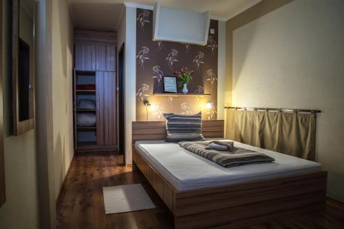 a bedroom with a large bed in a room at Nádasdi Ház in Szekszárd