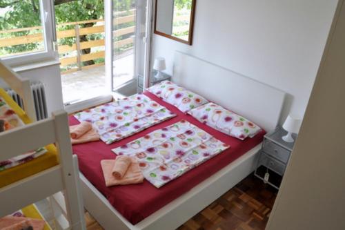 Katil atau katil-katil dalam bilik di Apartma BAJČI