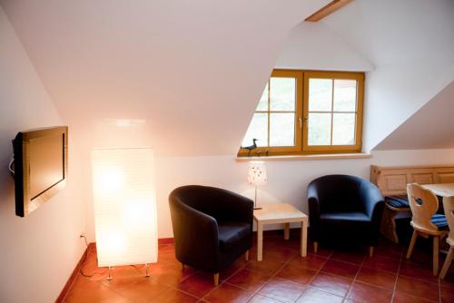 a living room with two chairs and a table at Steuer 59 App 6 Annaberg in Annaberg im Lammertal