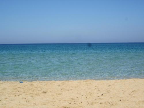 a sandy beach with the ocean in the background at Casa Lugori in Torre Dei Corsari