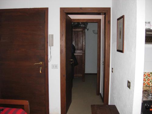 a hallway with two wooden doors and a room at Jackson in Sauze di Cesana