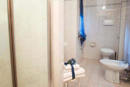 Albergo La Bussolaにあるバスルーム