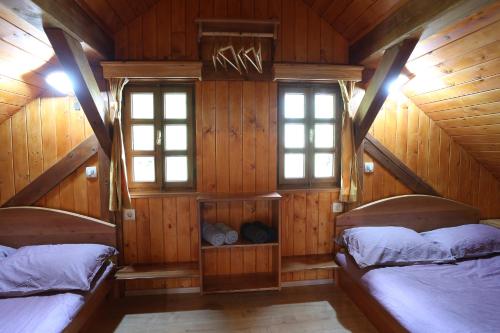 Tempat tidur dalam kamar di Zidanca med Vinogradi