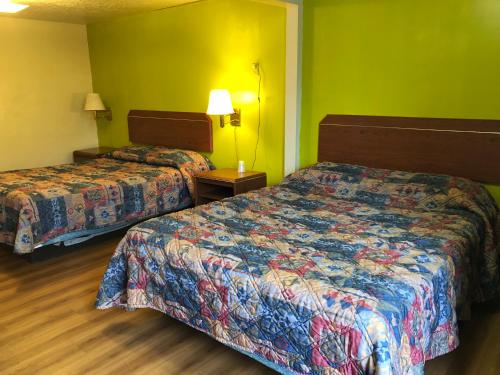 Postel nebo postele na pokoji v ubytování Budget inn