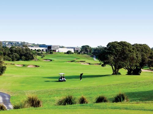 a man is playing golf on a golf course at Peppers Moonah Links Resort in Fingal