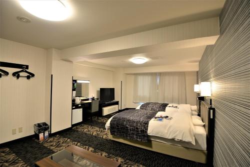 Tempat tidur dalam kamar di APA Hotel Sagamihara Kobuchi Ekimae