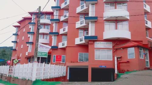El edificio en el que está el departamento