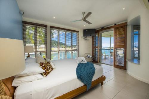 Gallery image of Waters Edge Townhouse 2 in Nelly Bay