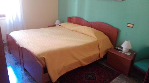 a bedroom with a bed and a green wall at Agave in Reggio Calabria