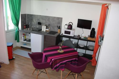 Η κουζίνα ή μικρή κουζίνα στο Casa Ammirati Marseille