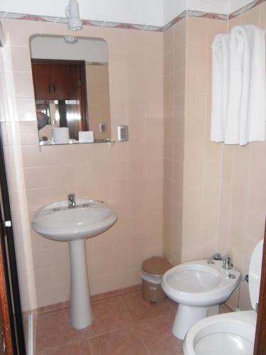 Salle de bains dans l'établissement Hotel Jardines de Dayman