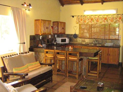 a kitchen with a table and a counter top at Moholoholo Ya Mati in Kampersrus AH