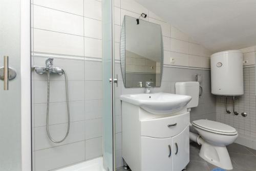 Koupelna v ubytování Apartments Amulic