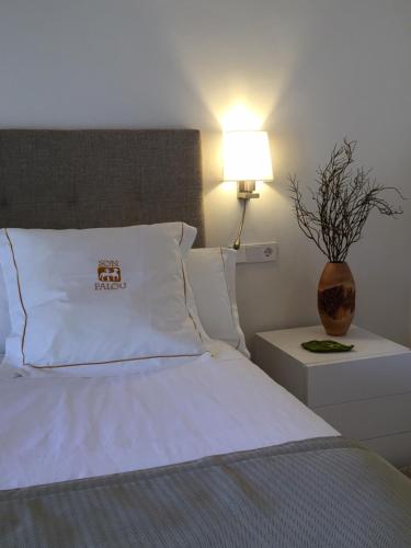 Postel nebo postele na pokoji v ubytování Finca Hotel Son Palou