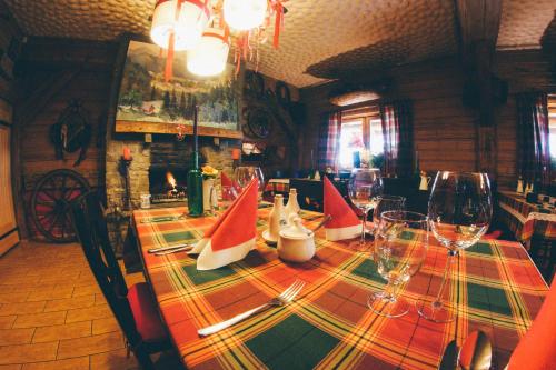 Restauracja lub miejsce do jedzenia w obiekcie Pyszna Stajenka