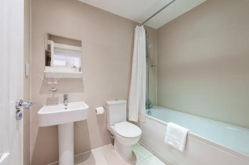 Koupelna v ubytování 12 London Street Apartments