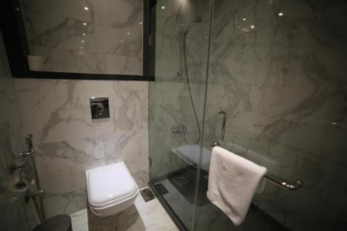 Ένα μπάνιο στο Princessa Hotel
