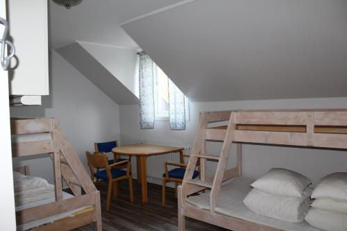 a room with two bunk beds and a table at Trosa Vandrarhem in Trosa