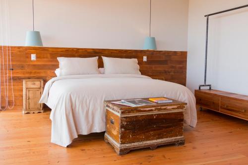Una cama o camas en una habitación de Augusta Hotel