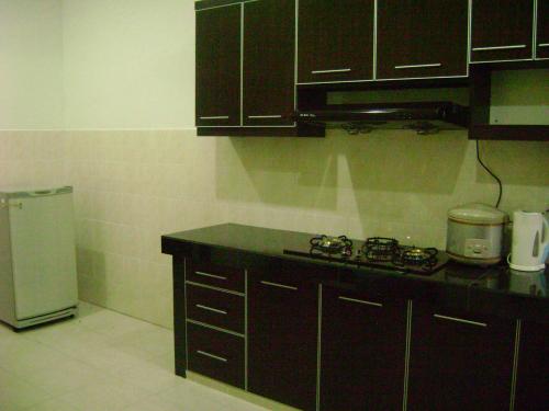 Kuchyň nebo kuchyňský kout v ubytování Homestay Amsyarah