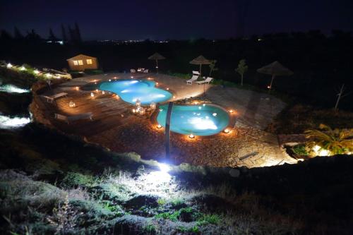 Bazén v ubytování angolo di paradiso nebo v jeho okolí