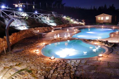 Bazén v ubytování angolo di paradiso nebo v jeho okolí