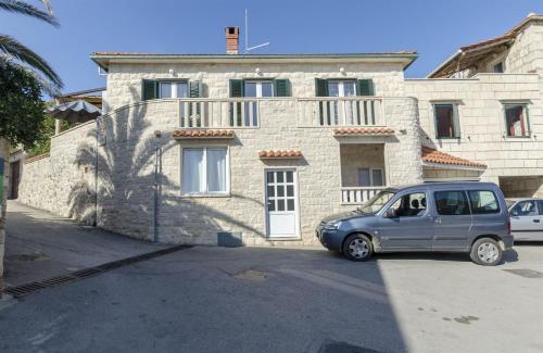a small car parked in front of a building at Apartments Mare in Postira