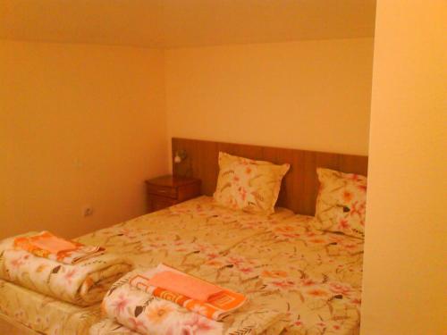 Ένα ή περισσότερα κρεβάτια σε δωμάτιο στο Aleks Guest House