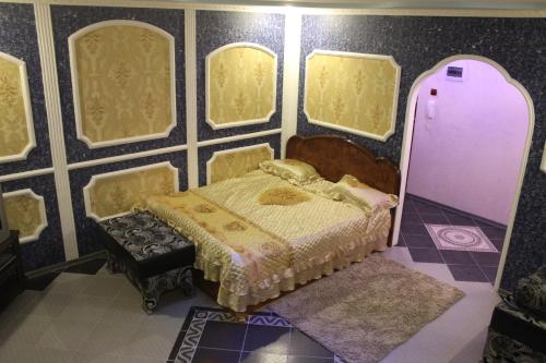 Een bed of bedden in een kamer bij Apartment on Ordzhonikidze 26
