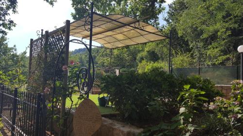 Taman di luar B&B La Valle