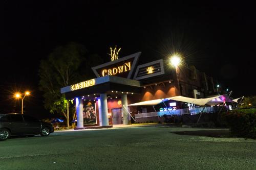 a parking lot in front of a building at night at Hotel Faranda Guayacanes, a member of Radisson Individuals in Chitré