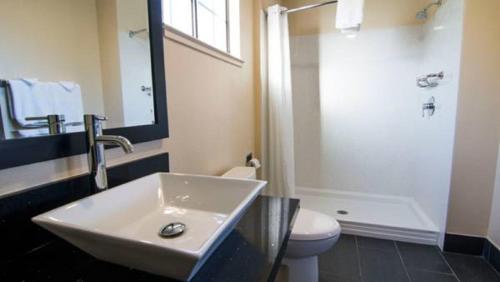 
a bathroom with a sink, toilet and bathtub at Regency Inn in Vallejo
