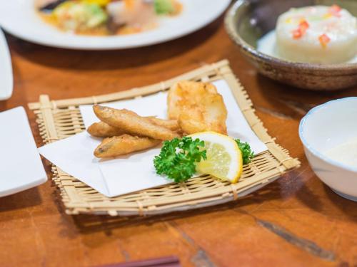 ゲストハウスの敷地内または近くでの食事または食べ物