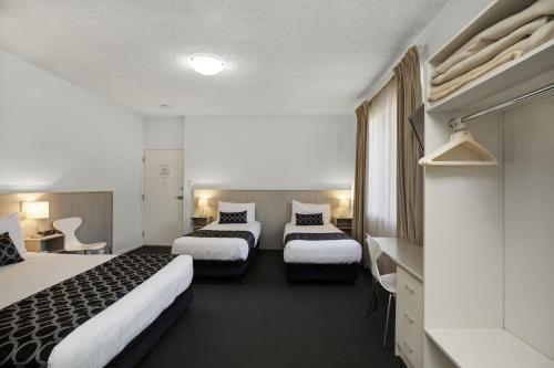 Llit o llits en una habitació de Adelaide Road Motor Lodge