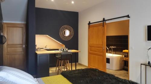 a bedroom with a sink and a bathroom with a bed at La Gourgasse Vieille in Béziers