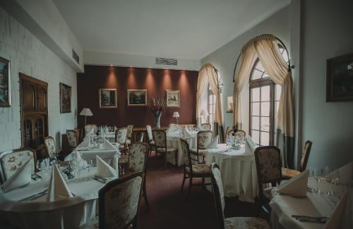 Reštaurácia alebo iné gastronomické zariadenie v ubytovaní Hotel Restaurant Boss