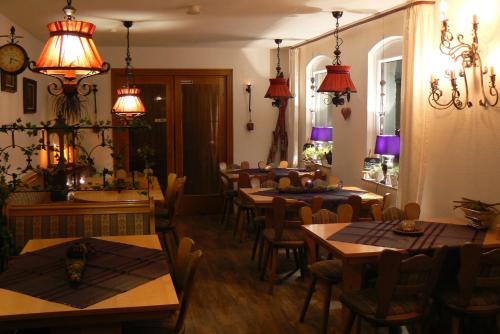 מסעדה או מקום אחר לאכול בו ב-Pension Garni Talblick