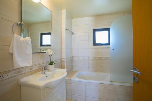 Phòng tắm tại Villa Mylos 7